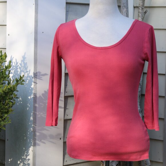 Ann Taylor Nantucket Red Scoop Neck & Scoop Back Cotton 3/4 Sleeve Tee Sz SMALL - Picture 1 of 4